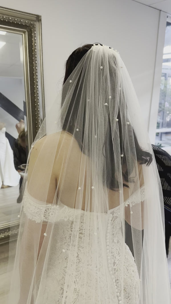 Pearl Bridal Veil by Nektaria